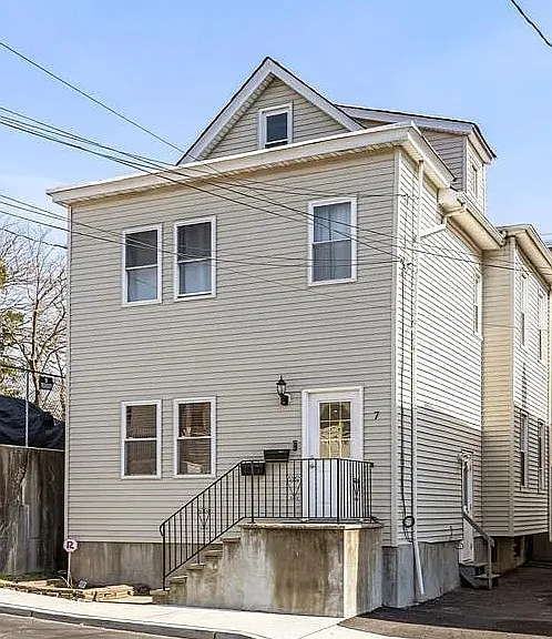 7 Edison Pl #2 — Photo 1