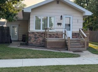 717 3rd Ave NE, East Grand Forks, MN 56721
