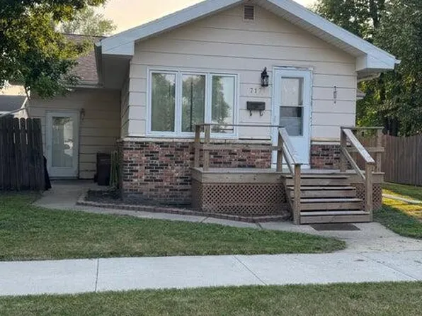 717 3rd Ave NE, East Grand Forks, MN 56721