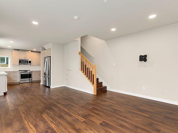 4th image of 12522 15th Ave NE #D
