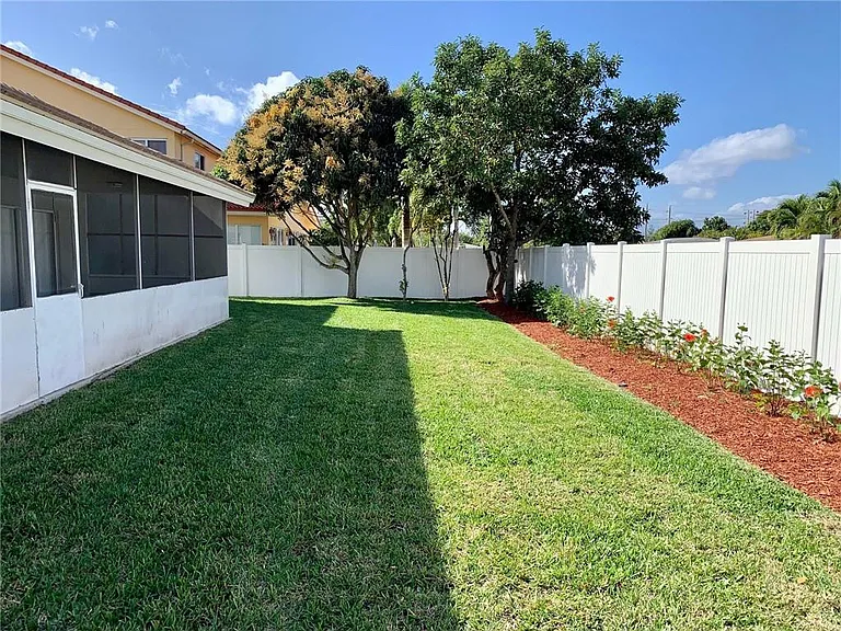 10841 Fox Glen Dr — Photo 22