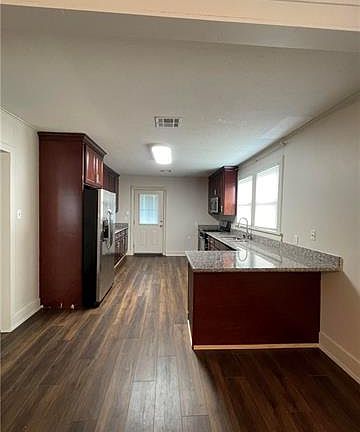 4th image of 215 Governor Hall St