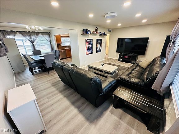 4th image of 2420 Bel Aire Ln
