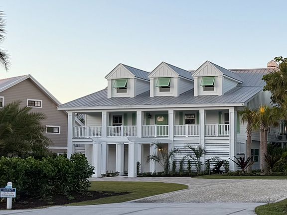 2nd image of 512 Periwinkle Way
