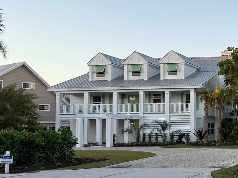512 Periwinkle Way — Photo 2
