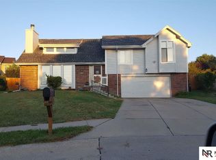 17124 Hickory Cir, Omaha, NE 68130