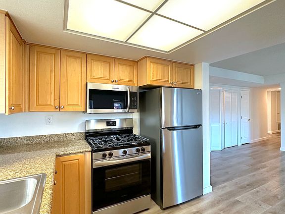 4th image of 90 Athol Ave #3