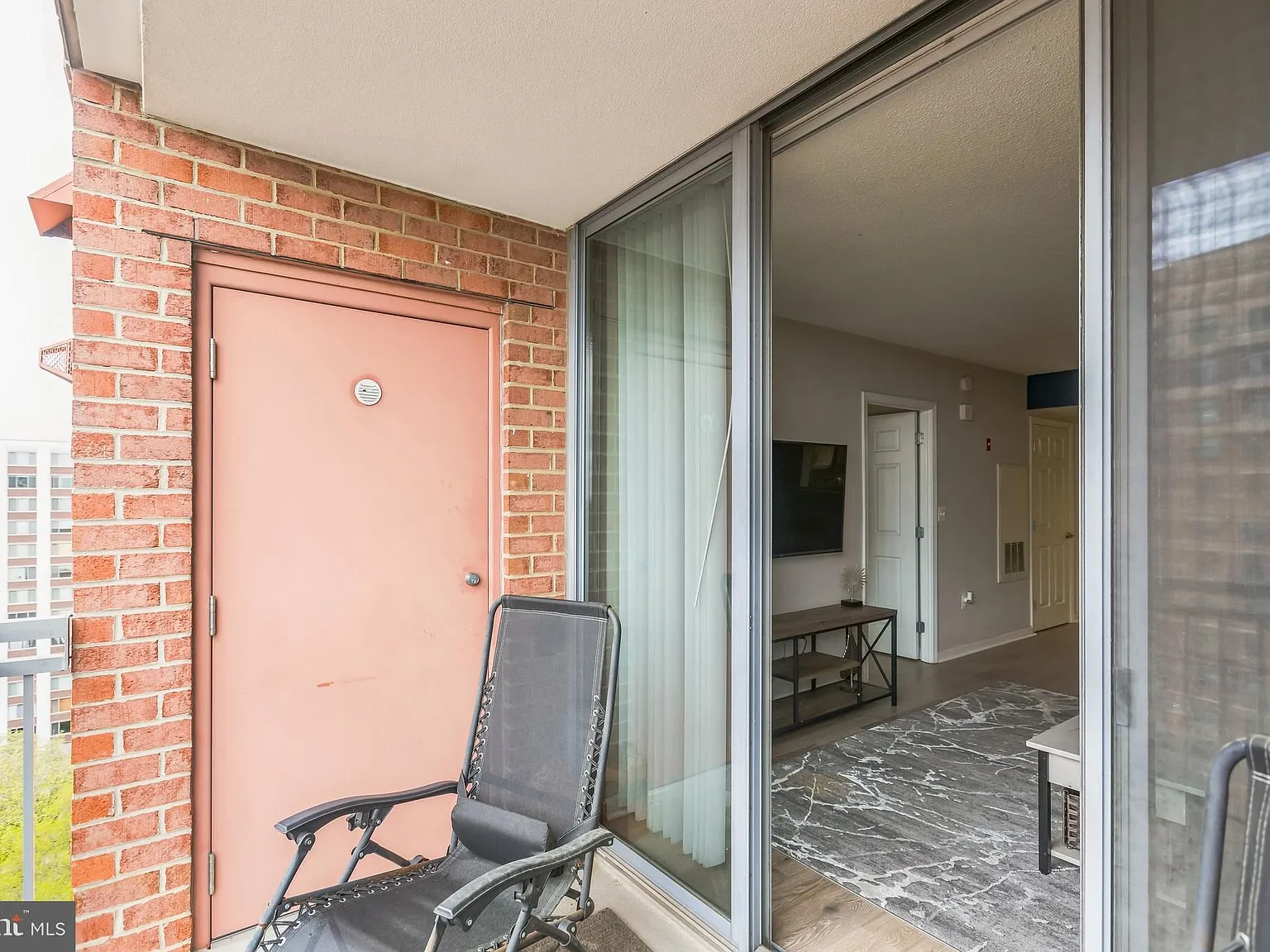 1 bed, 1.0 bath, 792 sqft, $2,400 — Photo 3