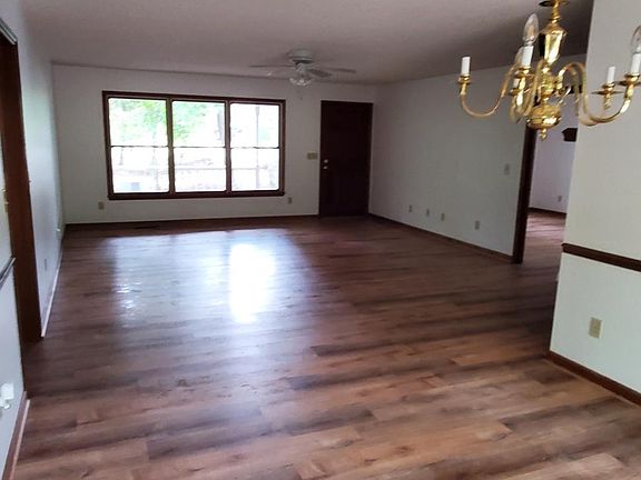 5th image of 7601 Farmbrook Dr
