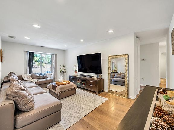 3rd image of 222 Birchwood Road