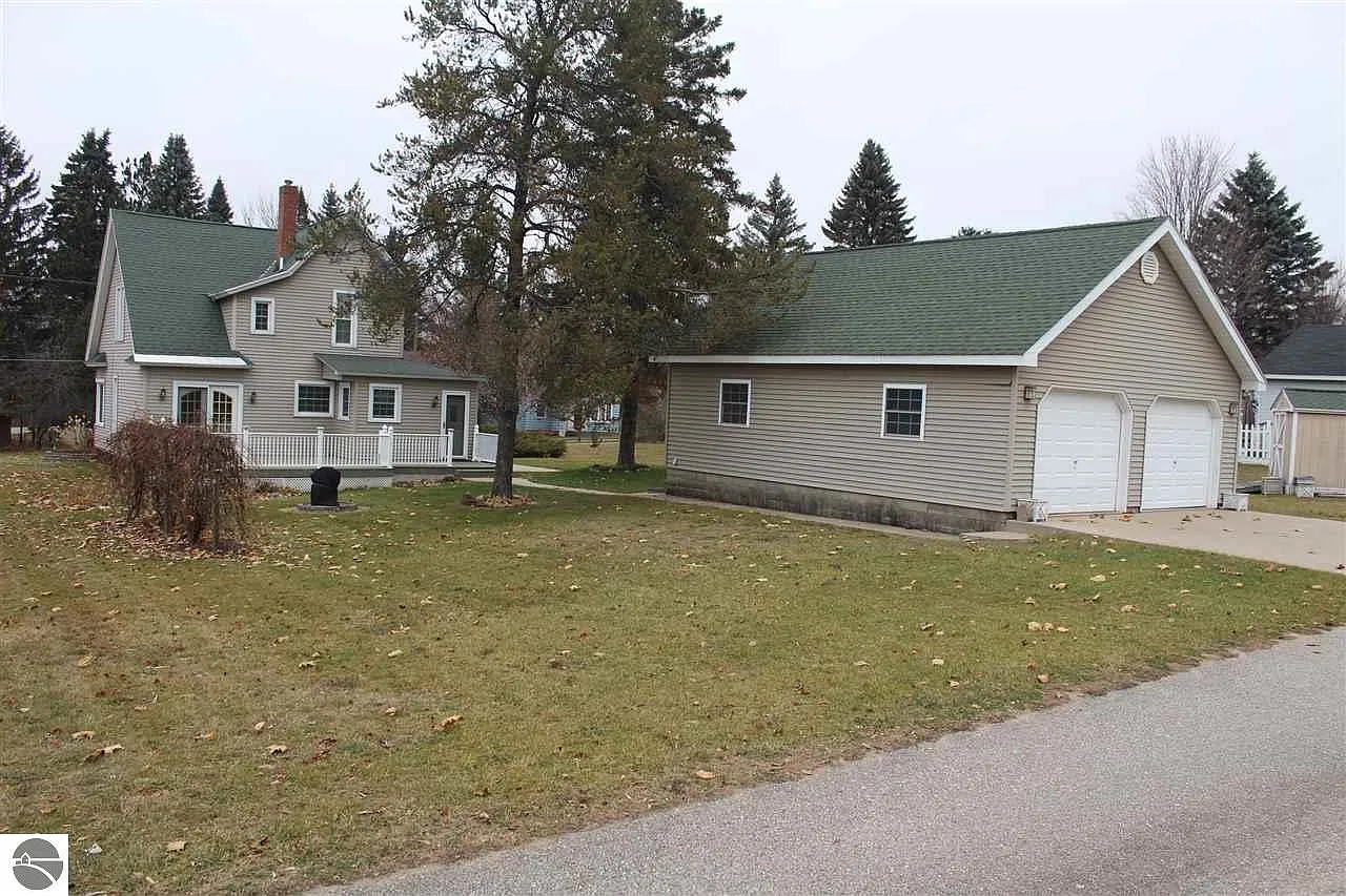 411 Marble St photo 1