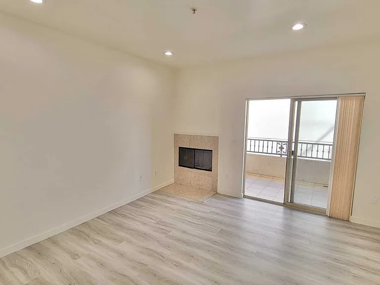 Fruitland Dr — Photo 17