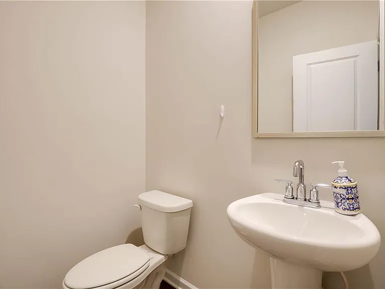 116 Cedar Ln — Photo 10