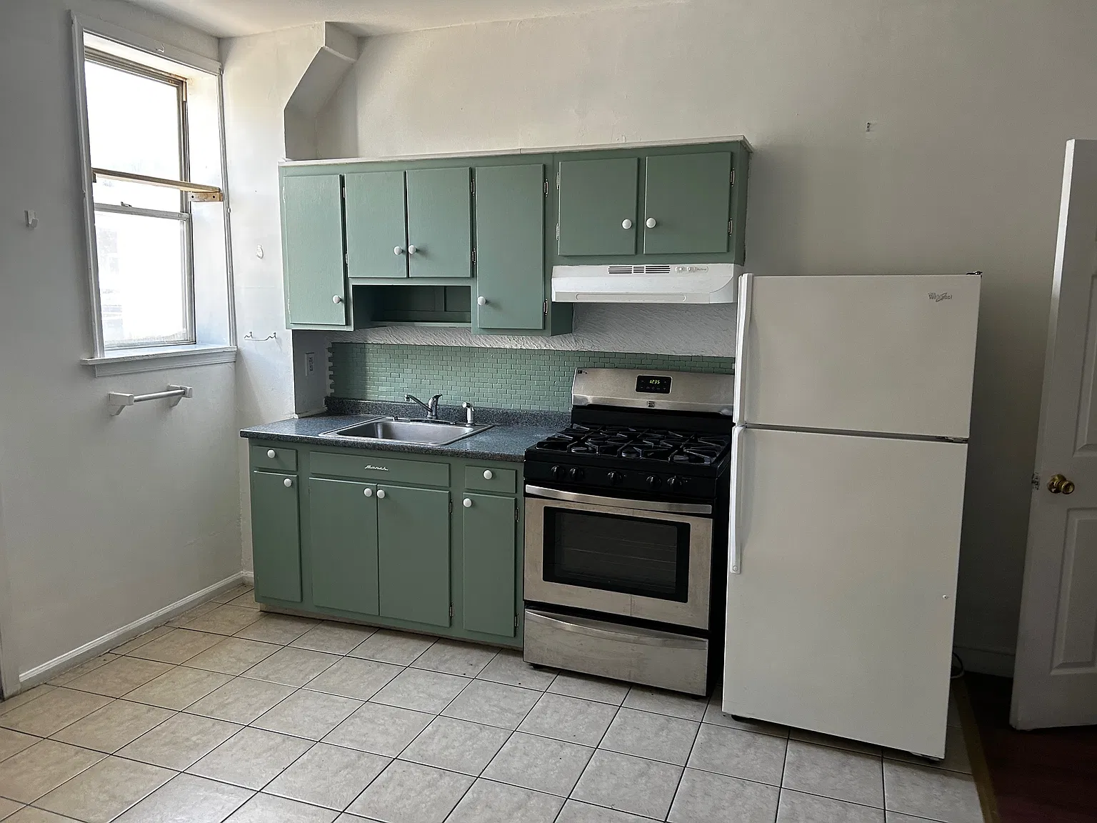 2 bed, 1100 sqft, $1,250 — Photo 2