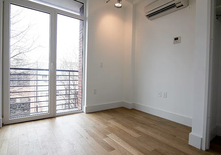 74 Maujer St #2G — Photo 10