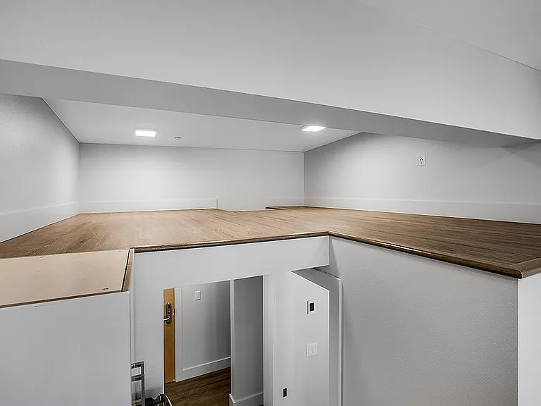 423 Terry Apartment — Photo 38