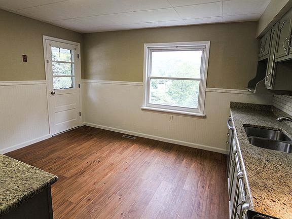 Granite and Stainless Steel Appliances!