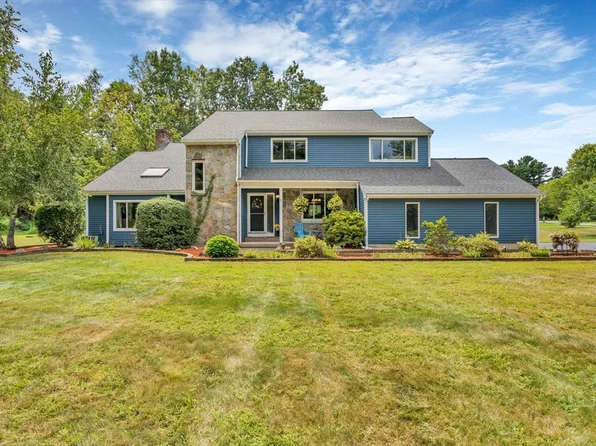 9 Spruce St, Blackstone, MA 01504