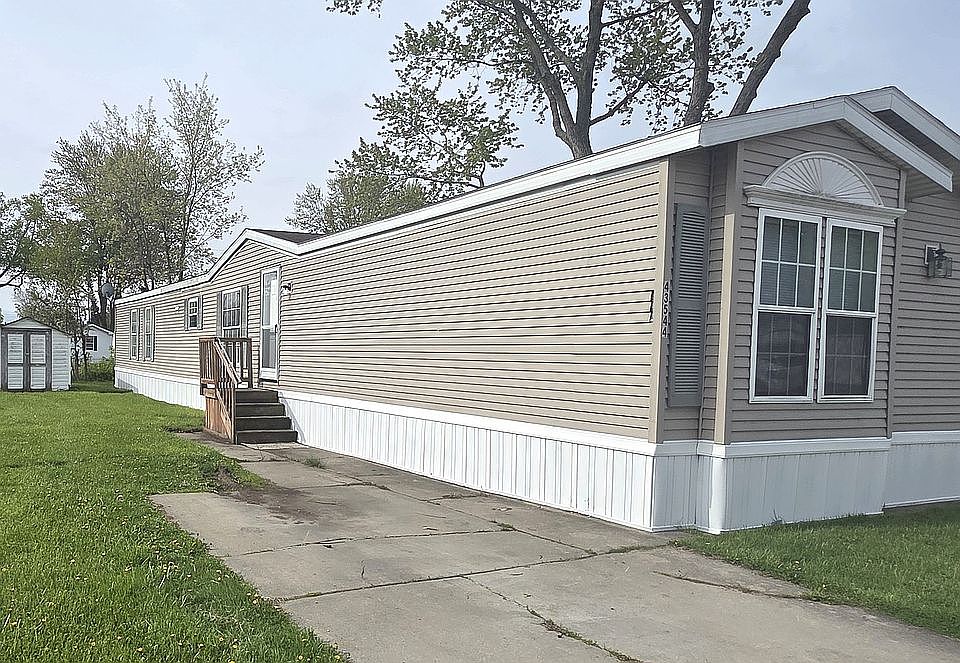 1st image of 43544 Greenview Dr