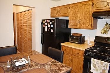 2nd image of 2 Fernwood Dr APT B