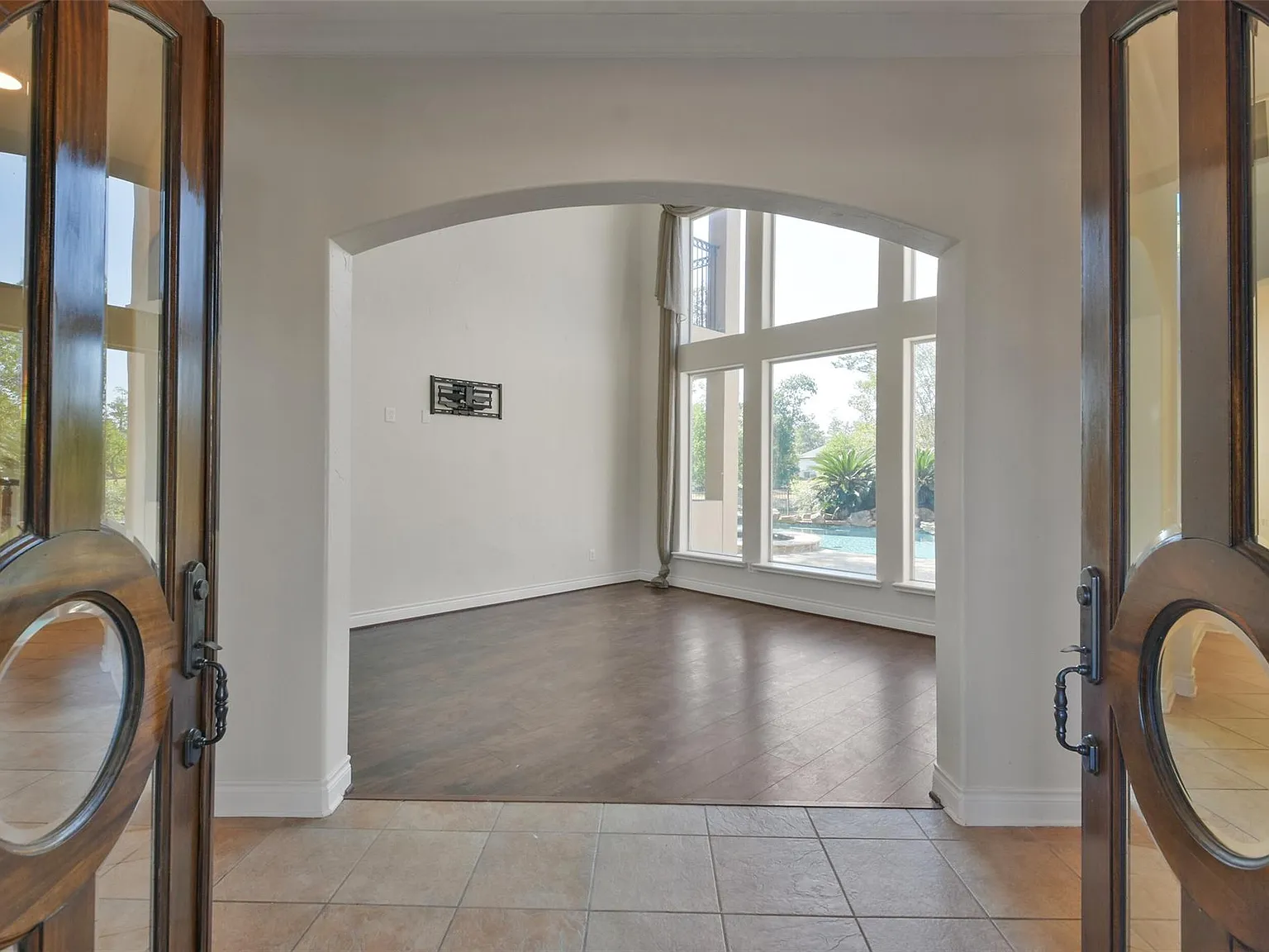 4 bed, 5.0 bath, 4127 sqft, $5,100 — Photo 4