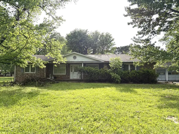 3917 Country Club Rd, Carbondale, IL 62901