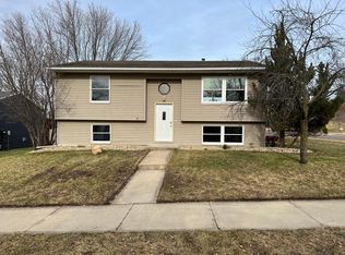 759 30th St NE, Rochester, MN 55906