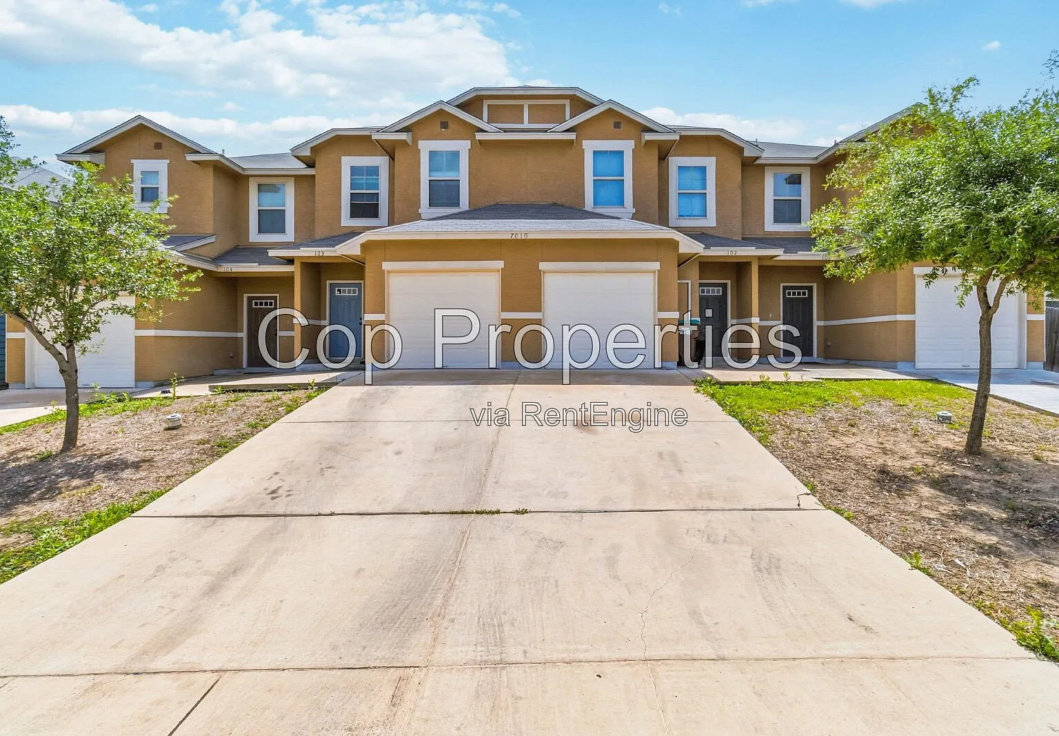 3 bed, 2.5 bath, 1219 sqft, $1,395 — Photo 3