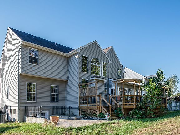 5th image of 8 Scotland Cir