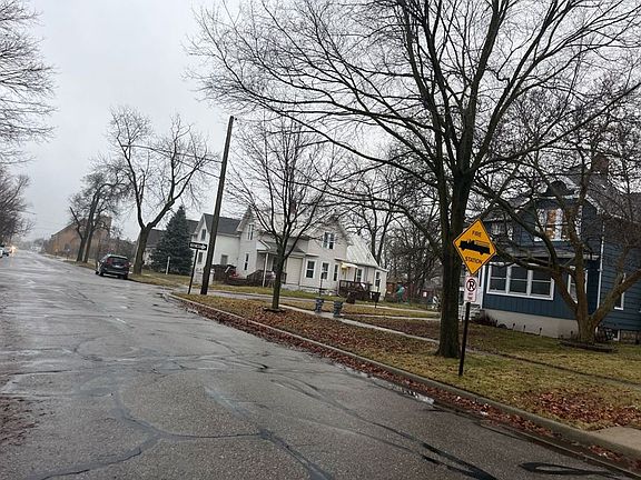 Exterior Neighborhood (street photo)