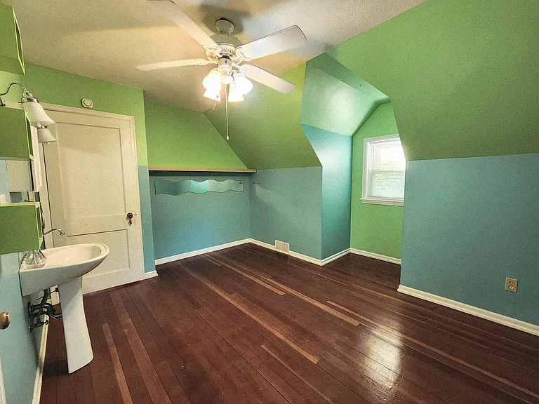 upper floor bedroom