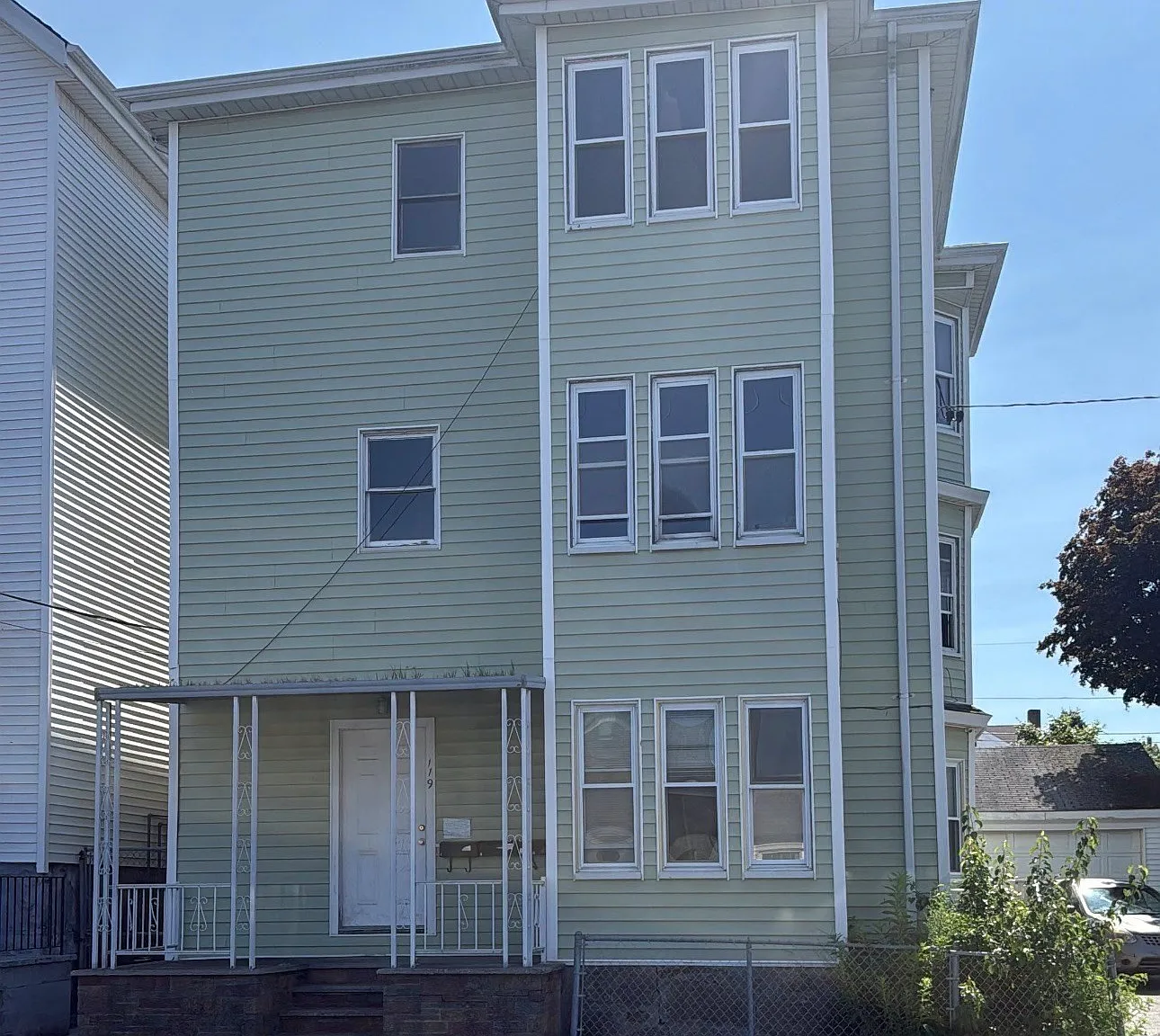 3 bed, 1.0 bath, 1050 sqft, $1,850 — Photo 1
