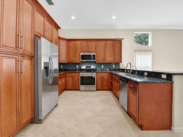 6812 Belmont Shore Dr — Photo 7