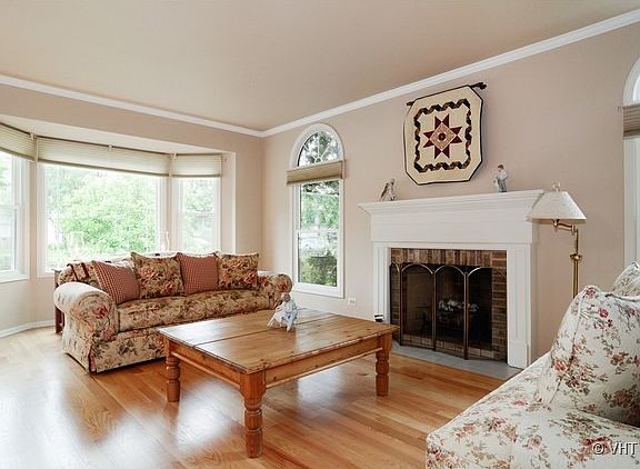 3rd image of 111 Northwoods Ln