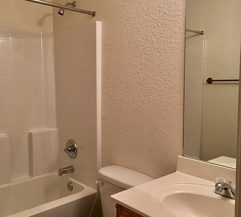 5th image of 911 Rosewood Dr APT A