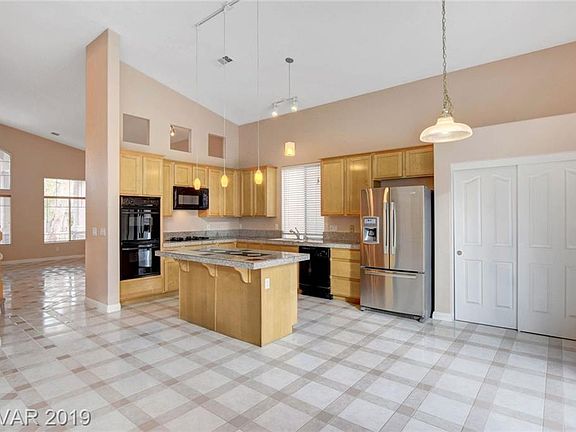 5th image of 10125 Hill Country Ave