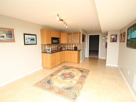 2nd image of 6 Palace Ln