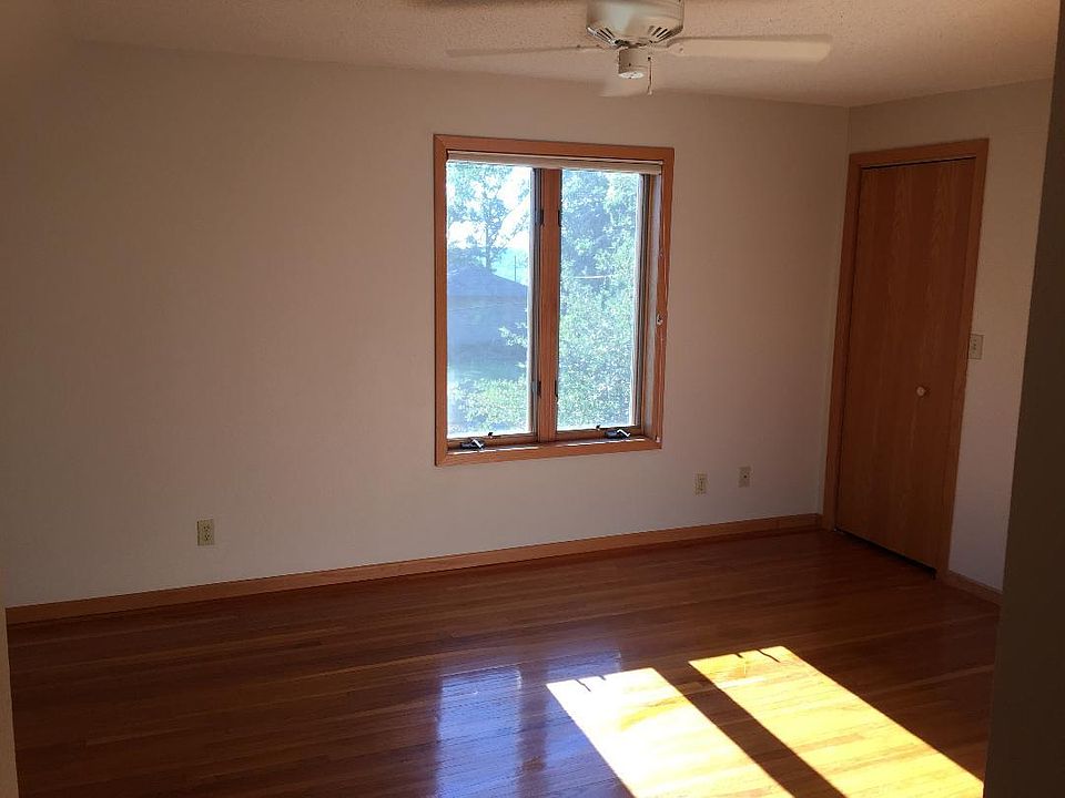Large & Bright Living Room