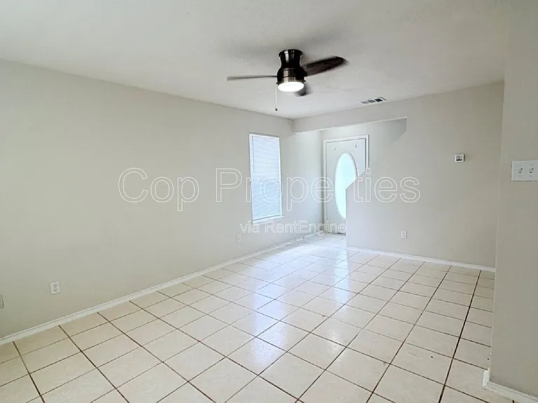 6321 Waddesdon Wood — Photo 5