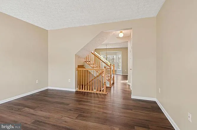 8322 Lyndhurst St — Photo 6