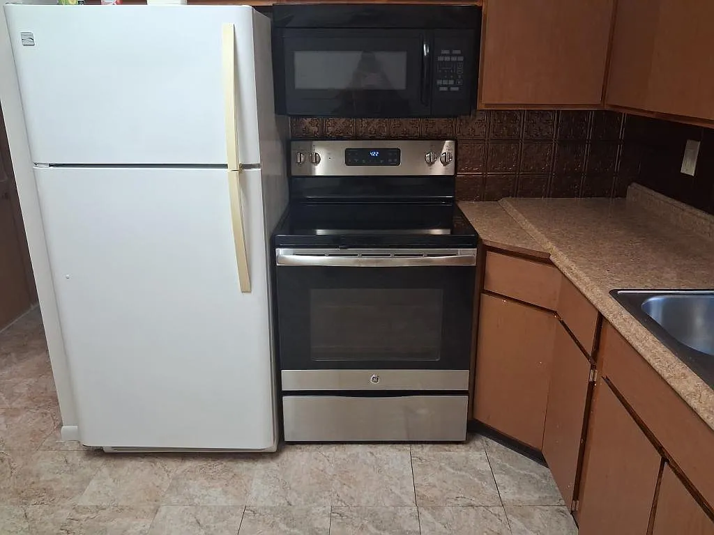 4238 Moreland St — Photo 3