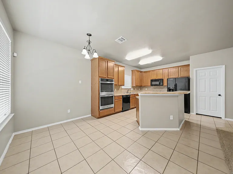 2203 Ryan Dr — Photo 5