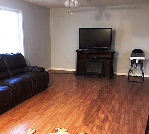 5th image of 126 Oakwood St