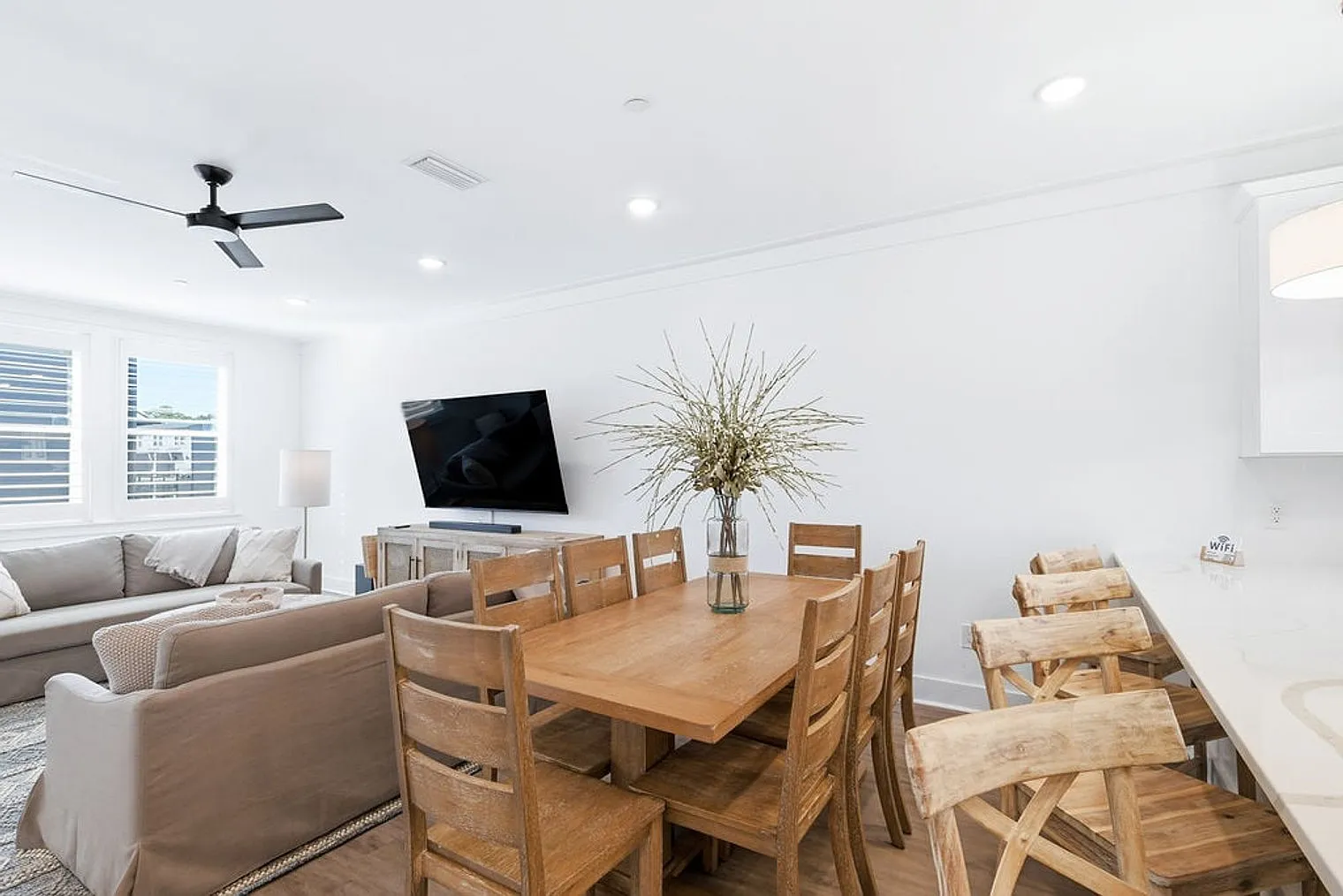 4 bed, 3.0 bath, 1980 sqft, $3,781 — Photo 3