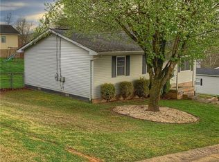5048 Elmhaven Cir, Cross Lanes, WV