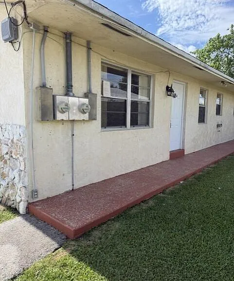 5848 Lincoln St #A-B — Photo 1
