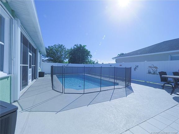 3rd image of 482 NW Emilia Way