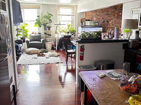4th image of 908 N 2nd St APT 2F