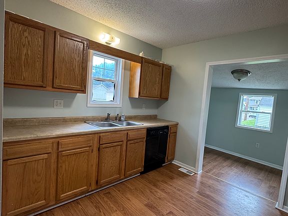 4th image of 1202 Webster Ave