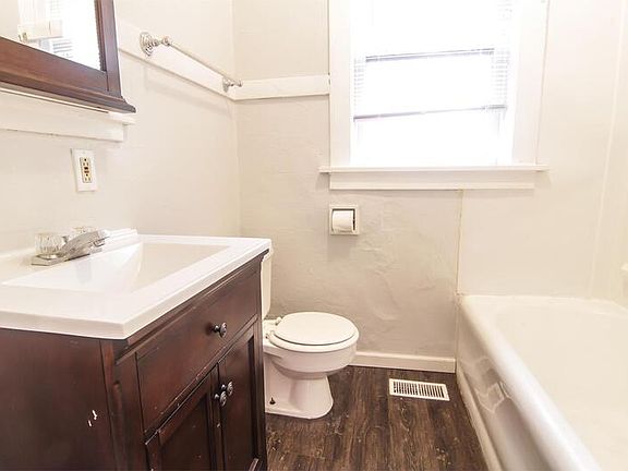 4th image of 4933 Magnolia Ave